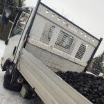 Pechowy debiut młodego kierowcy - dostawcze Isuzu na slickach