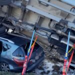 Renault Master na dachu Peugeota 407 - do szpitala trafiły 4 osoby