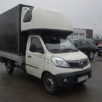 Tacho w busach I wtedy wchodzi to Piaggio Porter. Całe na biało