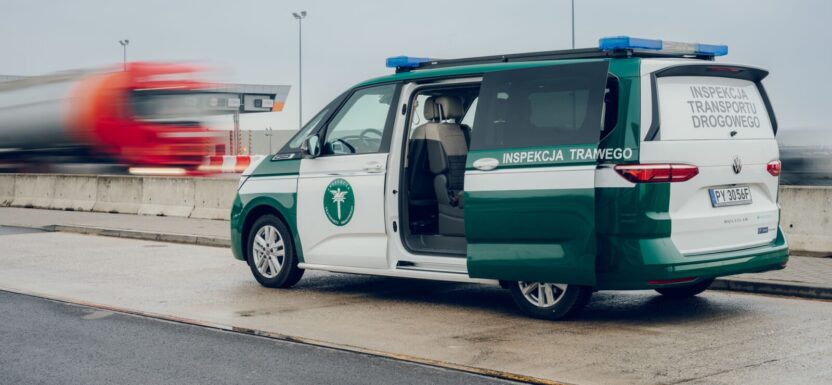 VW Multivan w służbie WITD Katowice - hybryda z fotowoltaiką