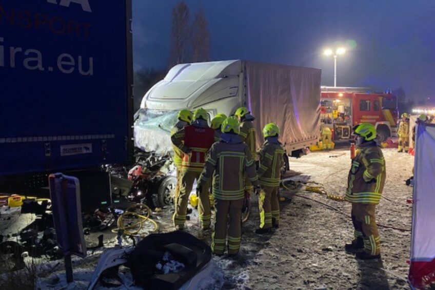 Wypadek z udziałem busa z Polski na niemieckiej A7