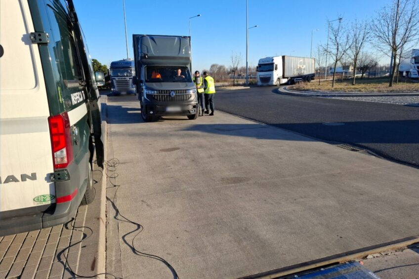 51 przeciążonych busów – akcja ważenia w Łódzkiem
