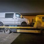 "AT-ki" wjechali z bramą. Gang specjalizował się w Sprinterach