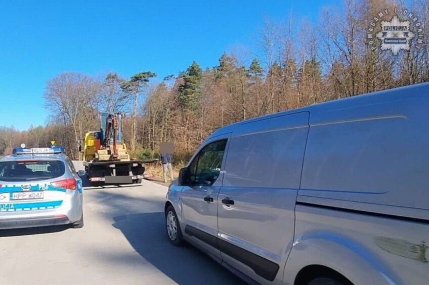 Ale patologia. Kierowca pomocy drogowej stracił prawo jazdy