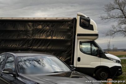 Jechał za szybko po DW 382. Kierowca busa miał półtora promila