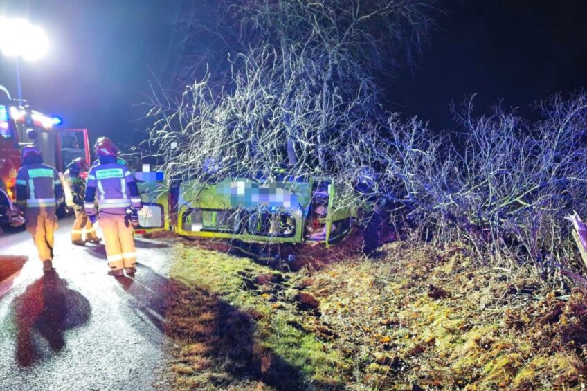 Minibus przewozu osób dachował na DK 92. W środku było 7 osób