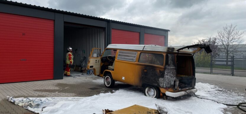 Klasyczny kamper stanął w ogniu. Straty wyceniono na 60 000 euro