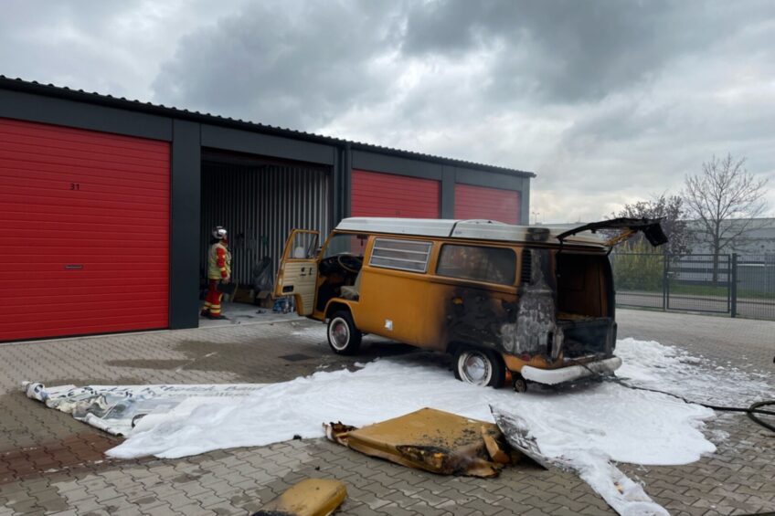 Klasyczny kamper stanął w ogniu. Straty wyceniono na 60 000 euro