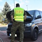 VW Transporter wpadł na granicy. Kierowca przekazany policji