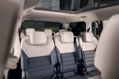 8-osobowy VW Multivan – tylko dla wersji z dłuższym rozstawem osi