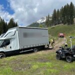 Kierowca 2 godziny szedł po pomoc - Daily utknęło w Alpach