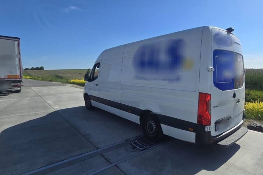 Kurierzy pod kontrolą – 230 wykroczeń i 45 zatrzymanych dowodów