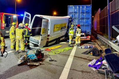 Sprinter wjechał w stojący na S2 zestaw. Nie żyje 5 osób z busa