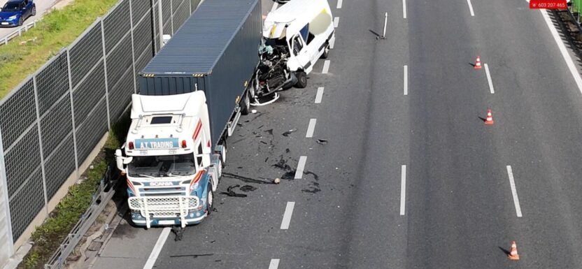 Wypadek Sprintera na S2 - przewóz bez licencji