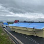 Basen na ekspresówce. Przewrócona laweta i utrudnienia na S3