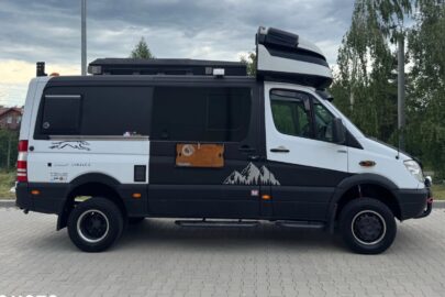 Furgon z „kurnikiem” – Sprinter 4×4 ma też namiot dachowy
