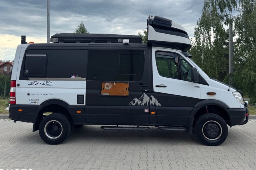 Furgon z „kurnikiem” – Sprinter 4×4 ma też namiot dachowy