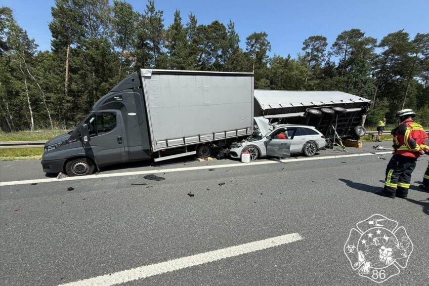 Kombi wbite w Daily – przyczepa z busa na dachu osobówki