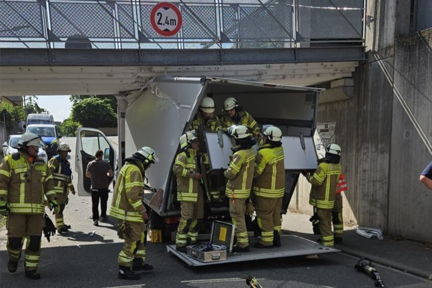Master of disaster – strażacy użyli nożyc hydraulicznych