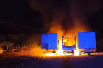 Nocny pożar 3 busów – Mercedesy Sprintery doszczętnie spłonęły