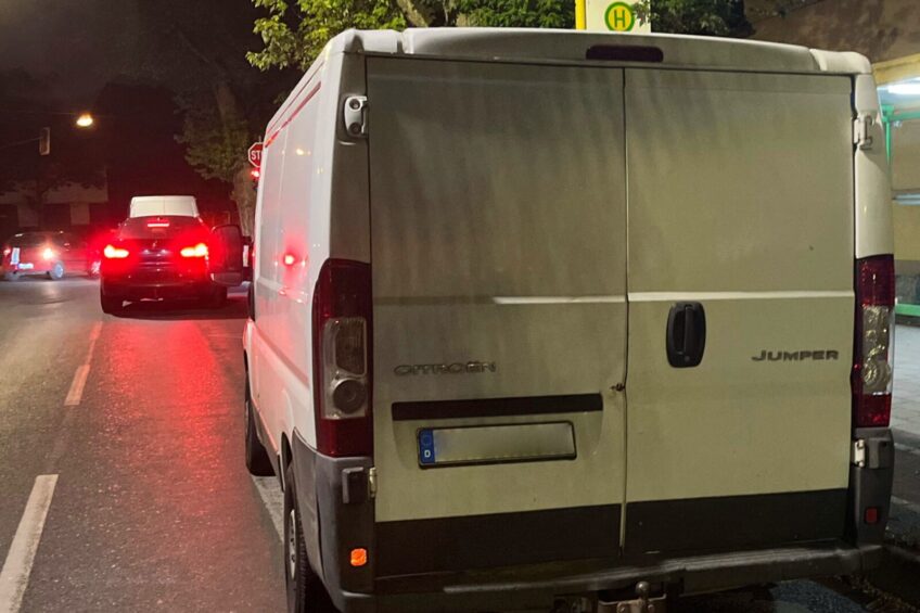 Usnął za kierownicą Jumpera. Policjanci wynieśli go z kabiny