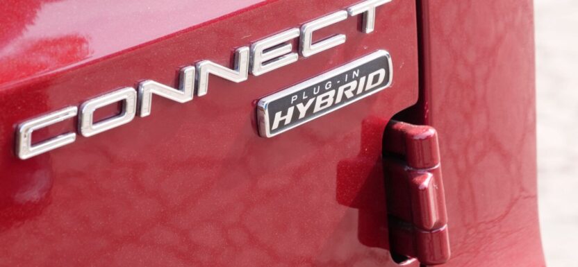 W Polsce elektryczne vany tracą a zyskują hybrydy. A rządzi diesel