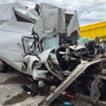 Furgon z ADR-em wbity w naczepę. Kierowca zakleszczony