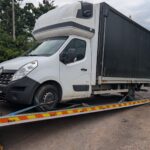 Porzucona w UK "międzynarodówka" - busa ściągnęła laweta