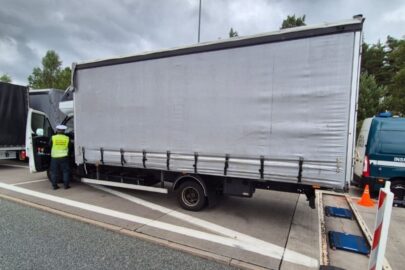 Zważyli 50 busów. Kierowca najcięższego stanie przed sądem