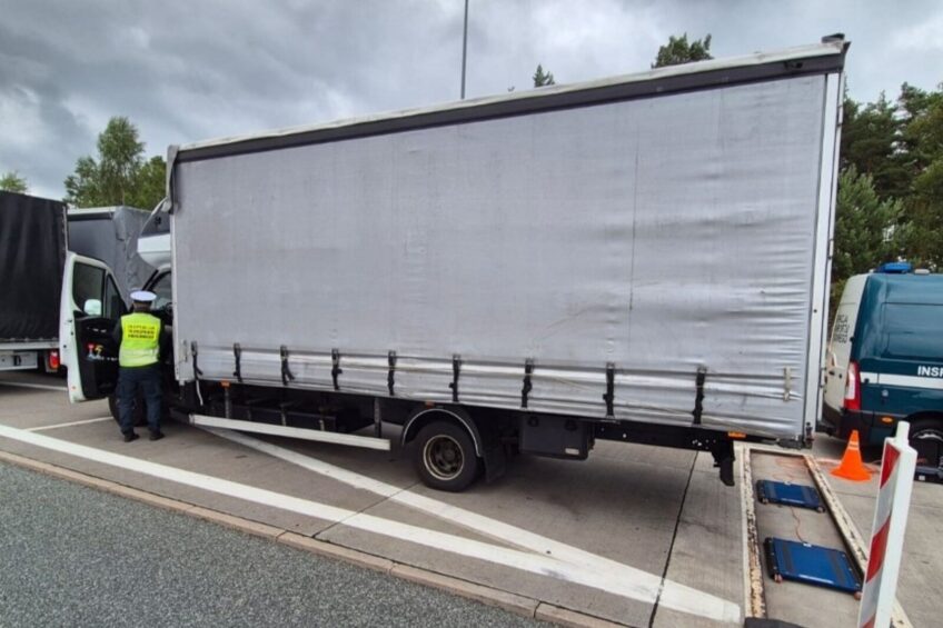 Zważyli 50 busów. Kierowca najcięższego stanie przed sądem