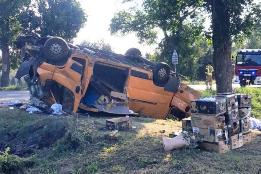 Ducato dachowało na „krajówce”. Śmigłowiec LPR w akcji
