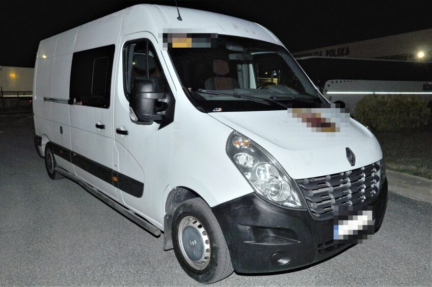 Dwa trefne busy odzyskane na przejściu granicznym w Korczowej