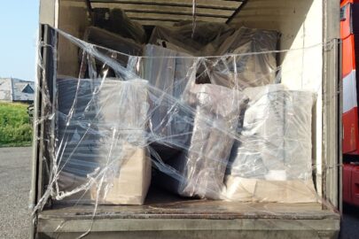 MacGyver z „906-tki. Taśma klejąca miała zabezpieczyć meble