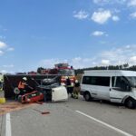 Poduszka zderzeniowa zadziałała. Transit wjechał drogowców