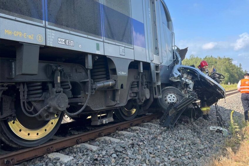 Tragedia na torach pod Szczytnem. Nie żyje kierowca Boxera