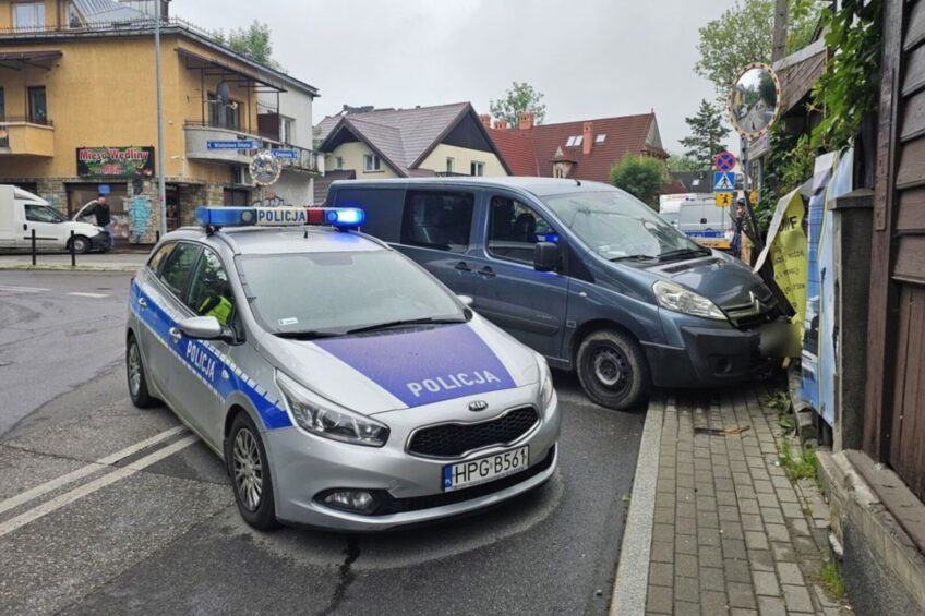 W Zakopanem pijany kierowca Citroena Jumpy wjechał w budynek