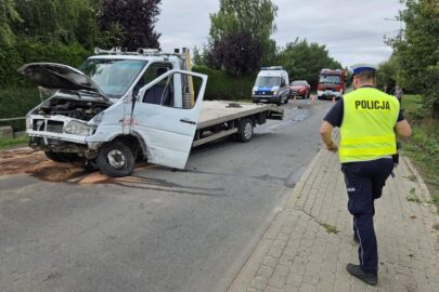 Karetka wyprzedzała autolawetę – doszło do zderzenia