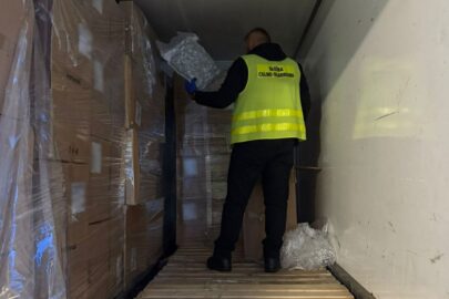 Ładownia busa wypełniona narkotykami. Kierowca aresztowany