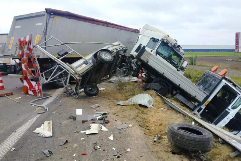 Na S5 kierowca DAF-a wjechał w busa z przyczepą „drogowców”