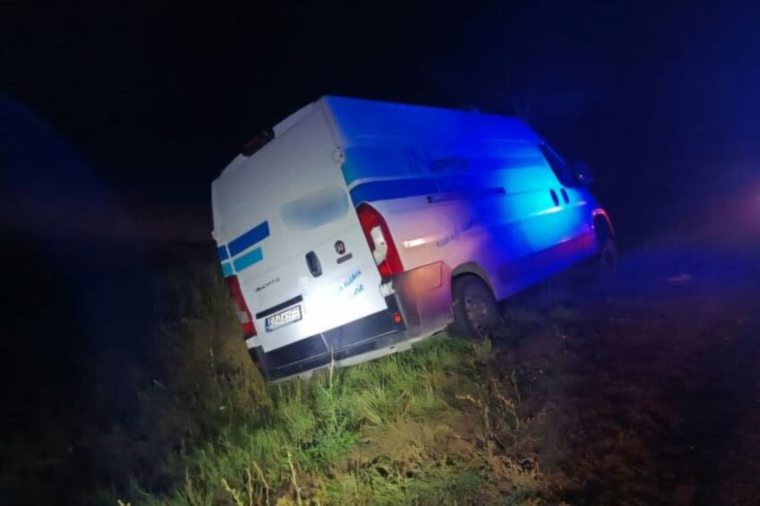 Na oczach policjantów wjechał Dukatem do rowu. Miał prawie 4‰