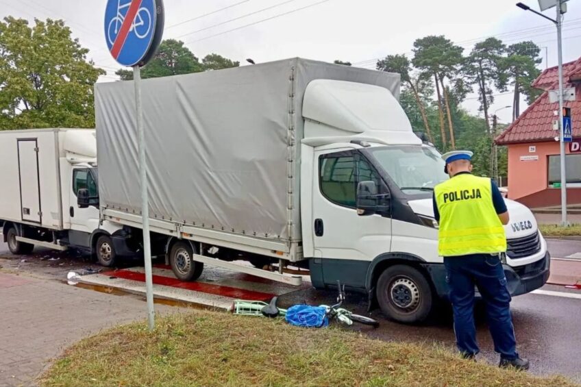 Na „zebrze” w busa wjechał drugi bus – 12-latka w szpitalu