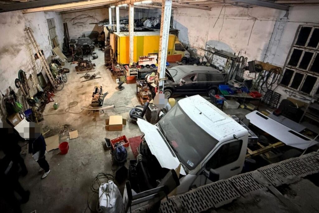 Odzyskane Mastery i Sprintery oraz sporo części - duża akcja policji