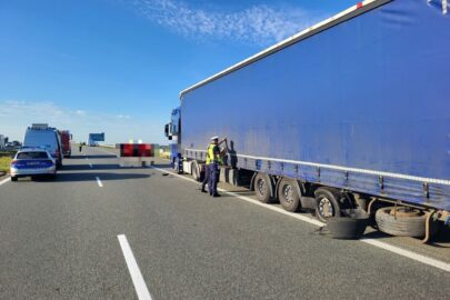 Tragedia pod Włocławkiem. Bus potrącił kierowcę MAN-a na A1