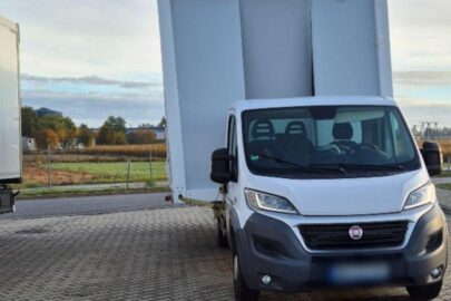 Autolaweta wioząca kontener biurowy ściągnięta z S8