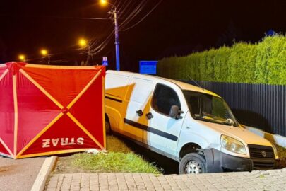 Doblo zjechało z drogi i uderzyło w przepust. Kierowca zmarł