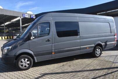 Dwa dostawcze Sprintery odzyskane na polskiej granicy