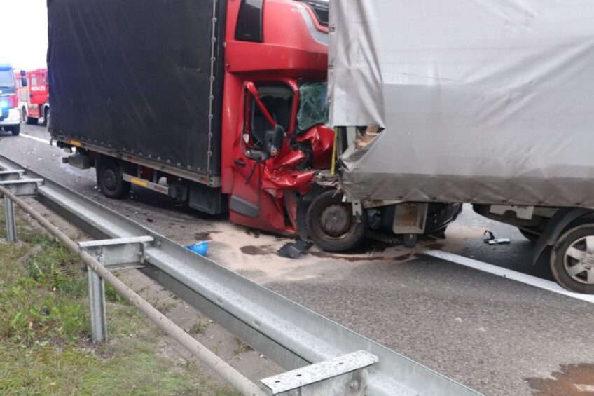 Dwie Masterki skasowane na A1. Kierowcy busów trafili do szpitala