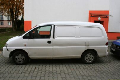 Hyundai H-1 uderzył w naukę jazdy. Kobieta miała blisko 3 promile