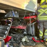 Kiedy strażacy gasili osobówkę w naczepę uderzyła autolaweta