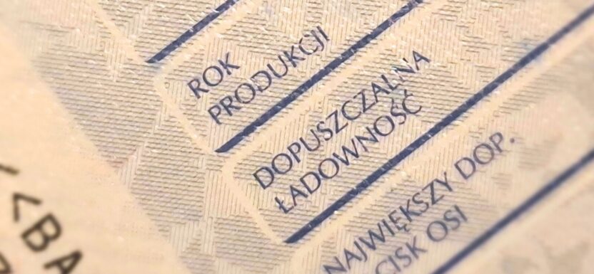 Policjanci odesłali pomoc drogową. Powodem zbyt mała ładowność